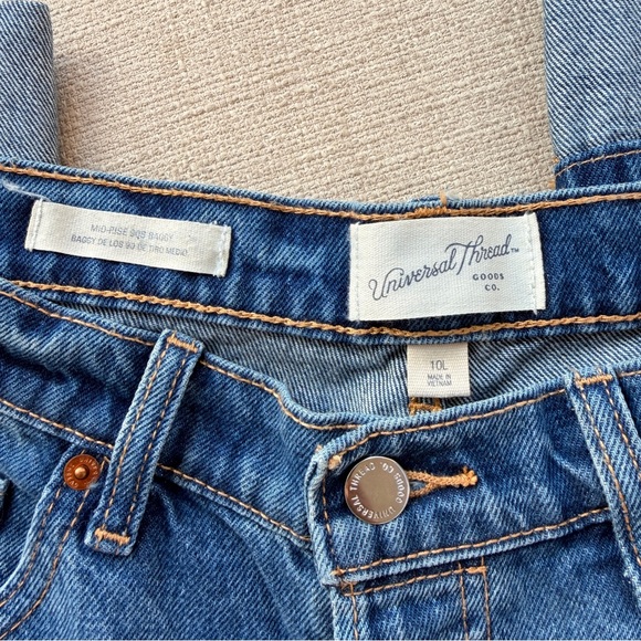 Universal Thread Women's Mid-Rise Baggy Jeans Classic 90's Vintage Straight Fit - Picture 5 of 13